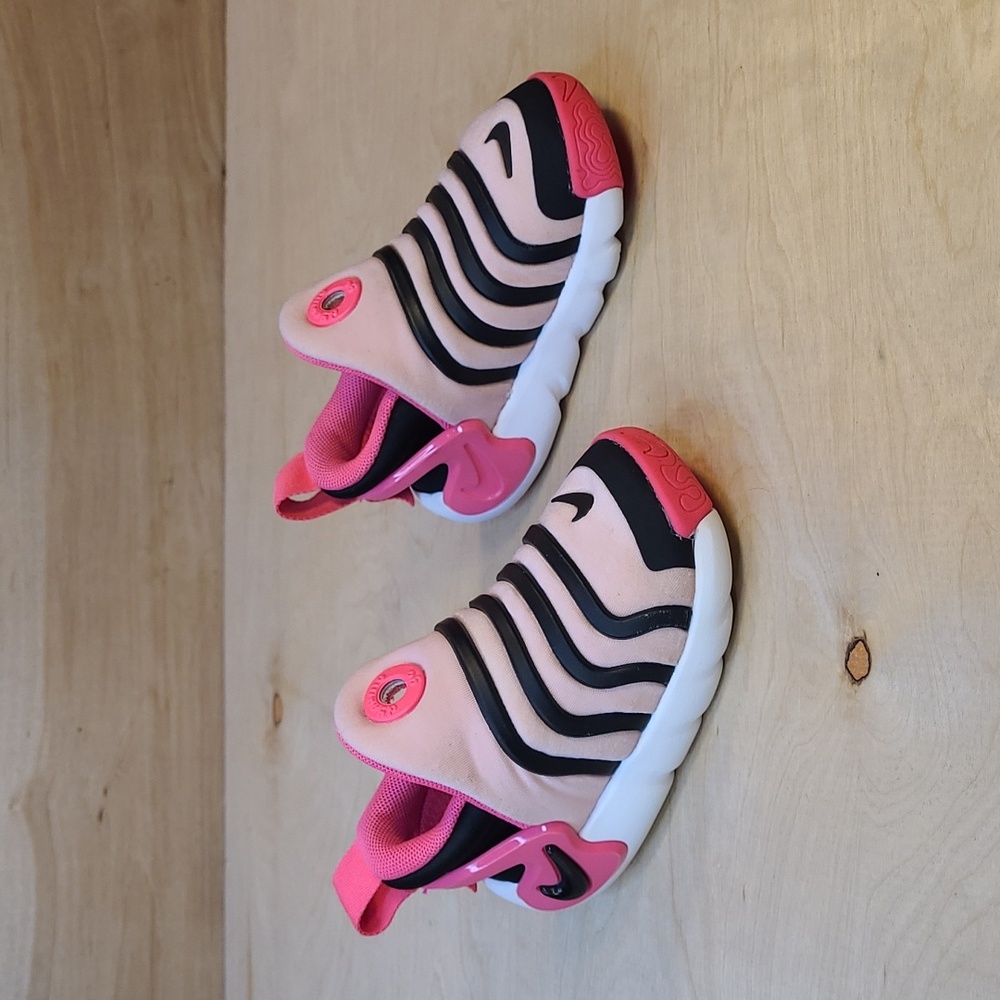 Nike Kids Sneakers Pink and Black - Picture 2 of 10